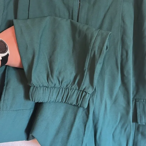 Women’s Green Cargo Dress Pants - Picture 3 of 5